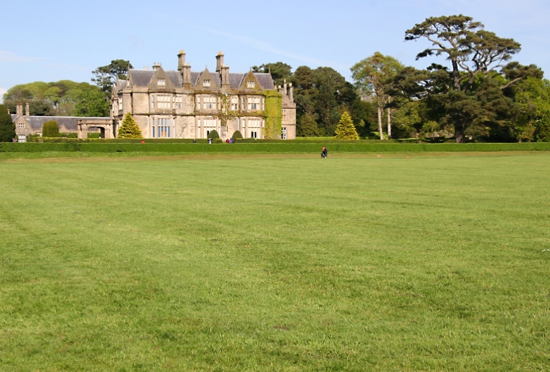 Country mansion Ireland.jpg